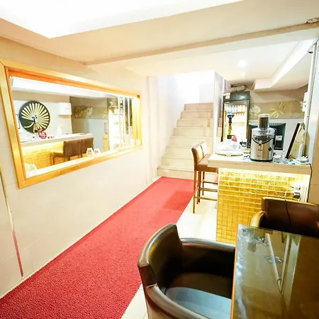 Marin-a & מלון טורגוטריס